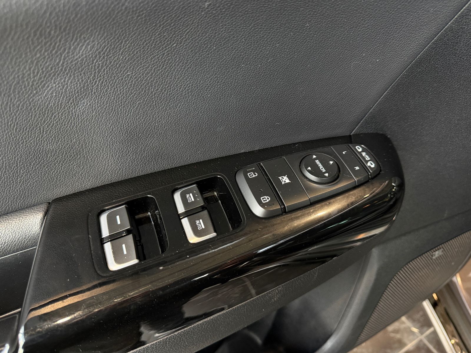 Fahrzeugabbildung Kia Sportage GT-Line 4WD AHK JBL ALU