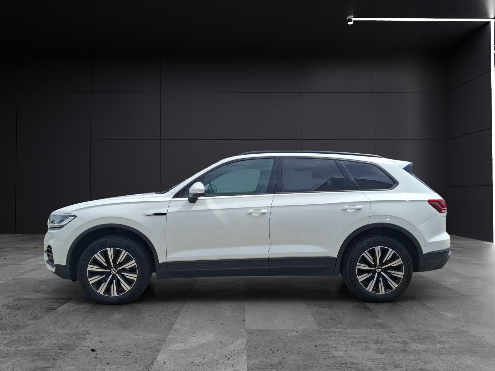 Fahrzeugabbildung Volkswagen Touareg TDI AHK Navi Leder ACC RFK SH 19"