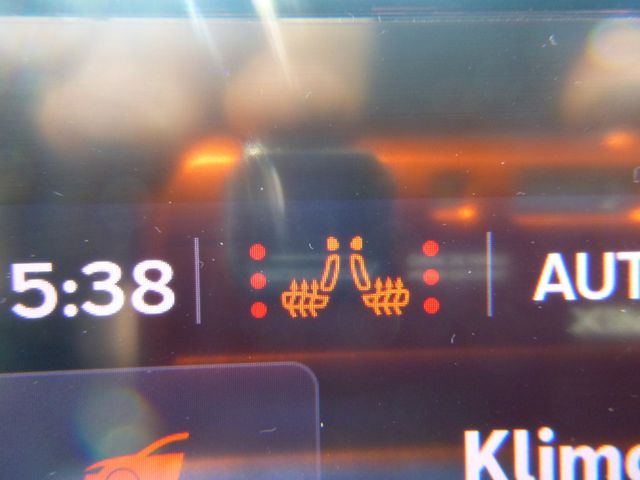 Fahrzeugabbildung Seat Leon Sportstourer 2,0 TDI >AUT/NAV/LED/SHZ/PDC<