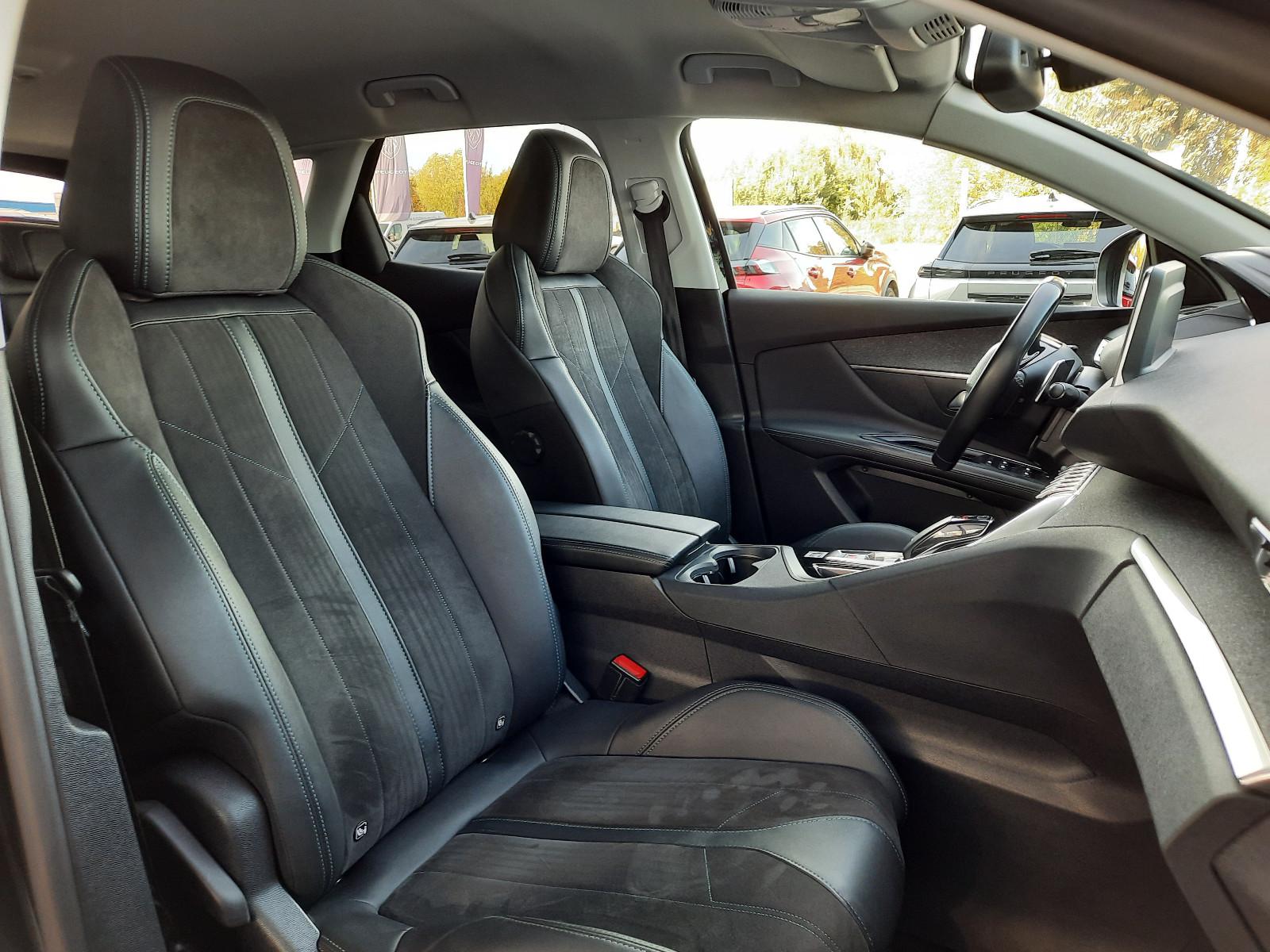 Peugeot 3008 Crossway EAT8  NAVI SH ELHK GJR aAHK