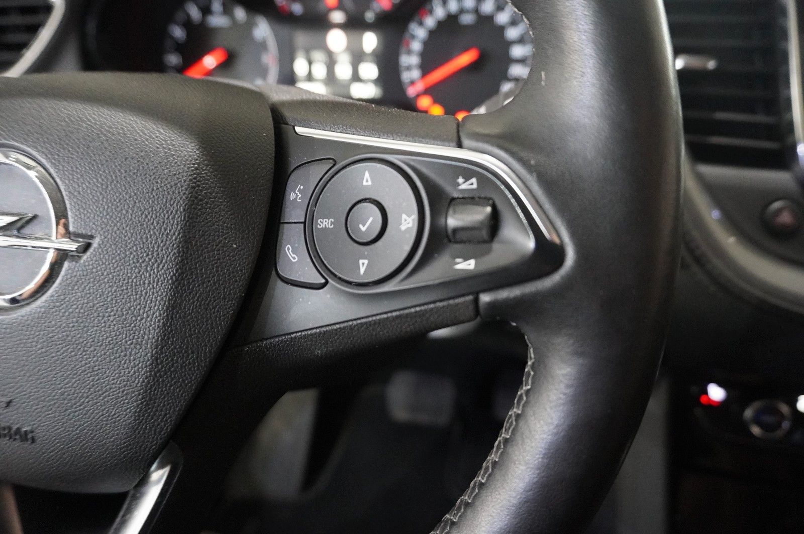 Fahrzeugabbildung Opel Grandland 1.5D AHK/KAMERA/SHZ/LHZ/FSH/ALU/ACC