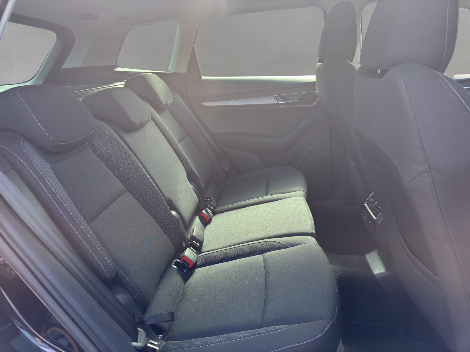 Fahrzeugabbildung SKODA Karoq 1.5 TSI DSG Style/KAMERA/VIRTUAL/ACC/STHZG