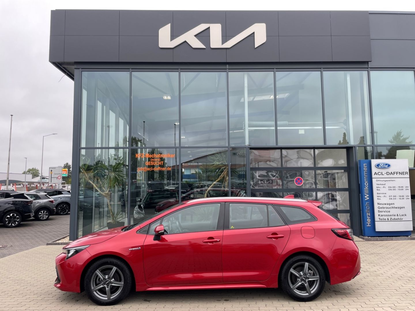 Fahrzeugabbildung Toyota Corolla Hybrid LED Verkehrszeichenerk HeadUpDis