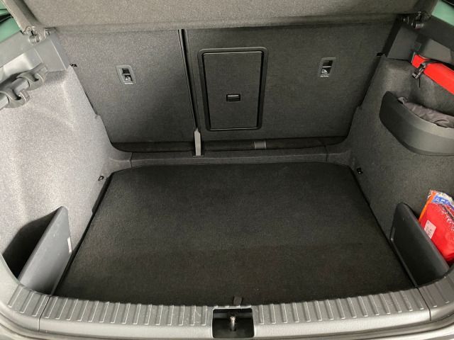 Karoq Clever 1.5 TSI DSG AHK+NAVI+KAMERA+LED