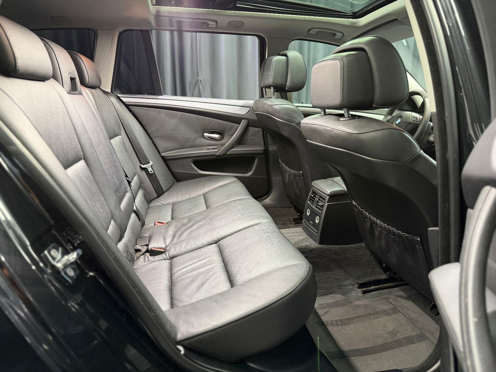 Fahrzeugabbildung BMW 523I Touring |PDC|PANO|NAVI|LEDER