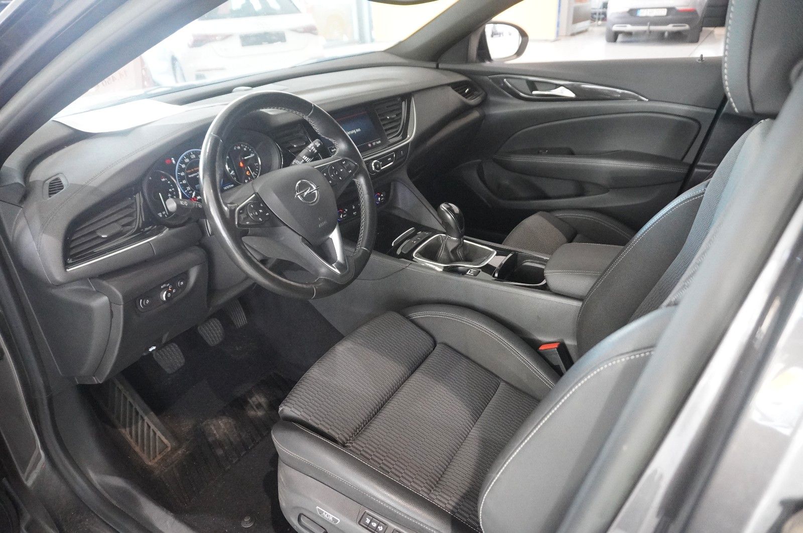 Fahrzeugabbildung Opel Insignia B ST 2.0D BUSINESS NAVI/LED/KAMERA/AHK