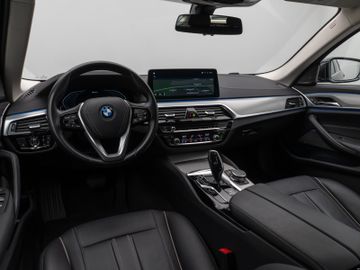 Fahrzeugabbildung BMW 530e xD Luxury Line Kamera Laser HUD H/K Komfort