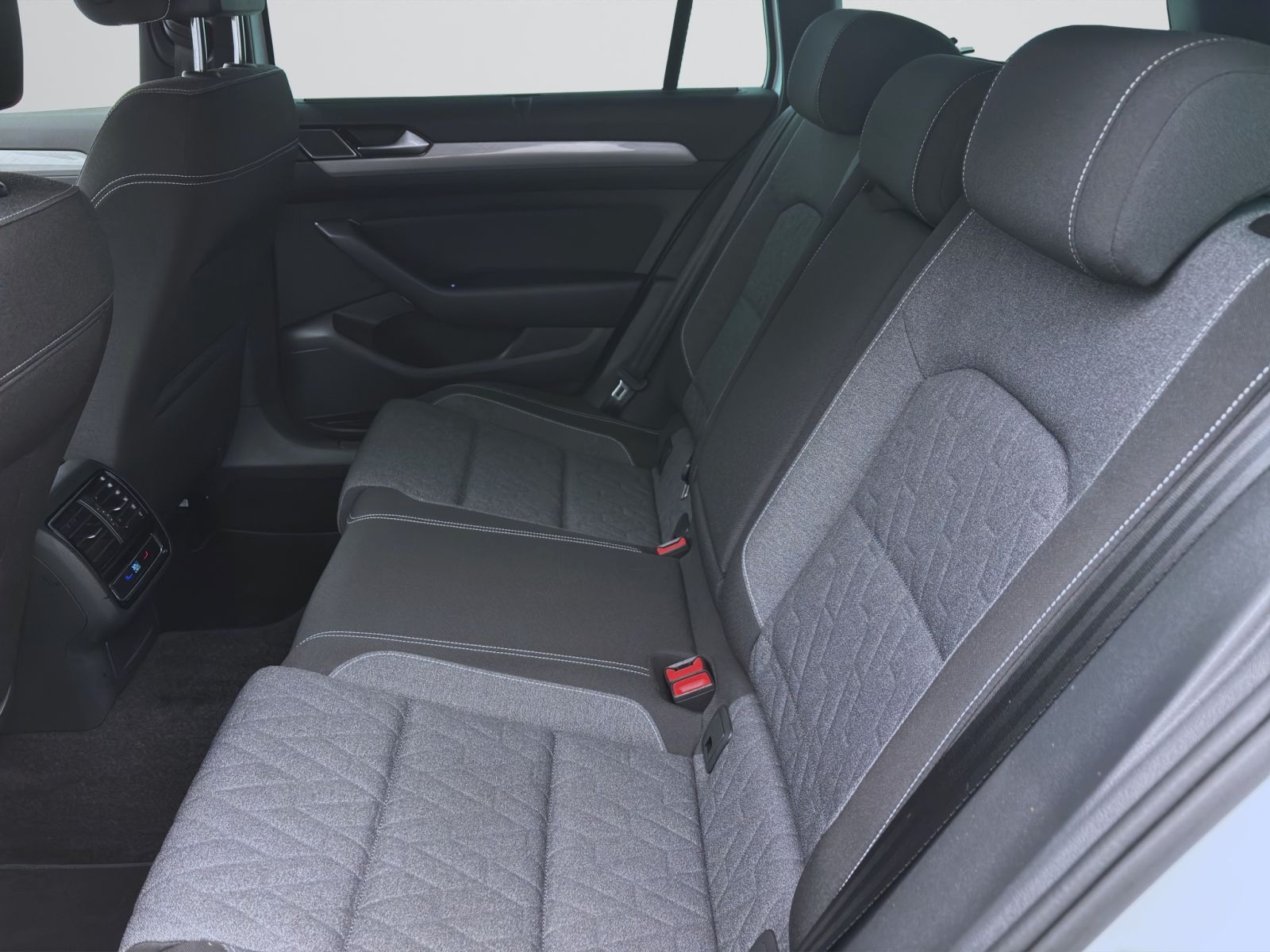 Volkswagen Passat Variant - Bild 15