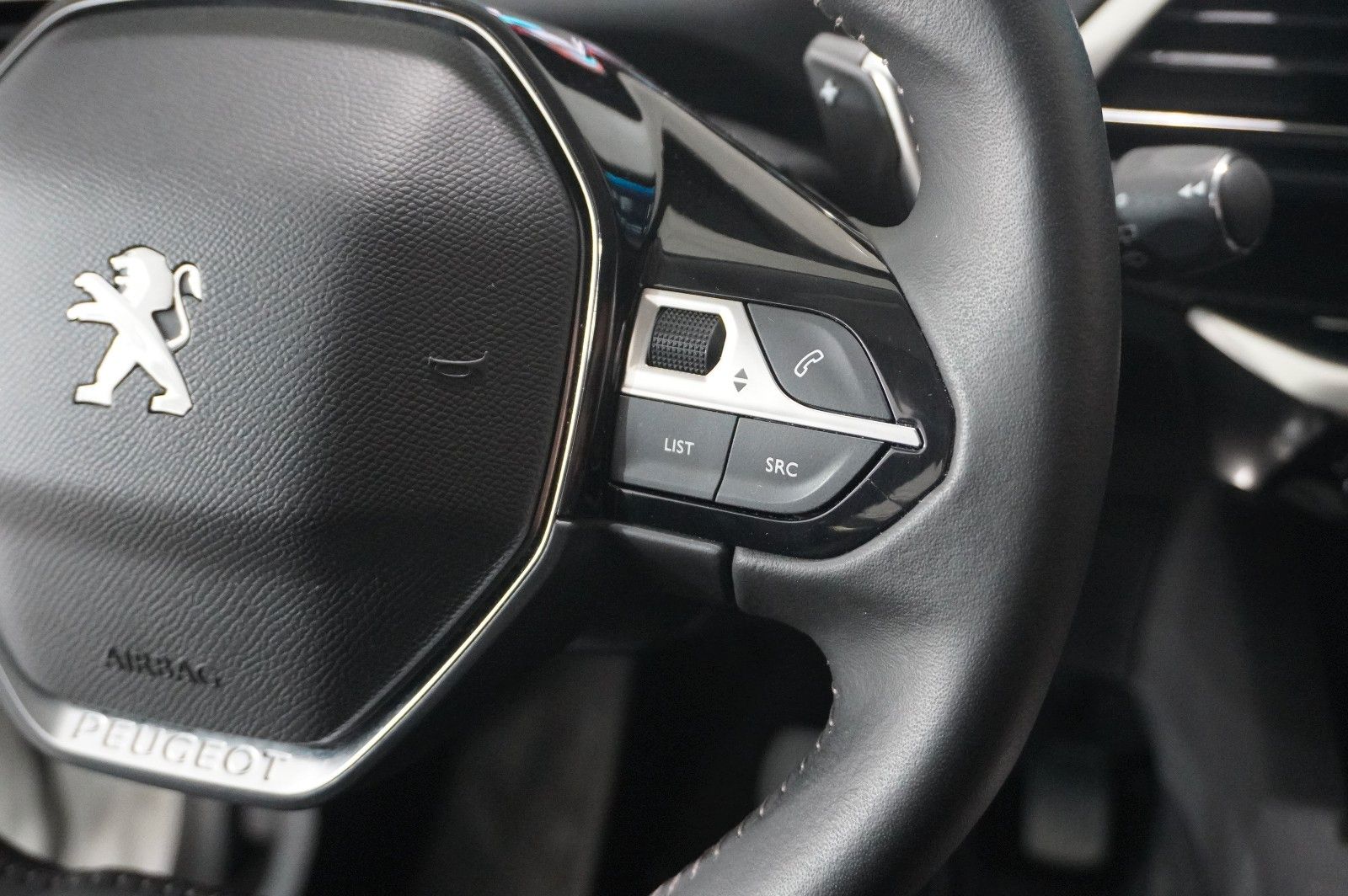 Fahrzeugabbildung Peugeot 3008 Hybrid PHEV ALLURE NAVI/LED/KAMERA/SHZ/AHK
