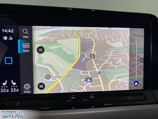 Golf VIII 1.0 TSI Move NAVI KLIMA PDC LED PANO