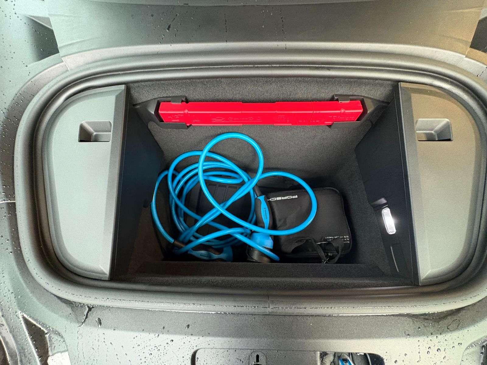 Fahrzeugabbildung Porsche Taycan Sport Turismo/Sportchrono/Bose/Pano/