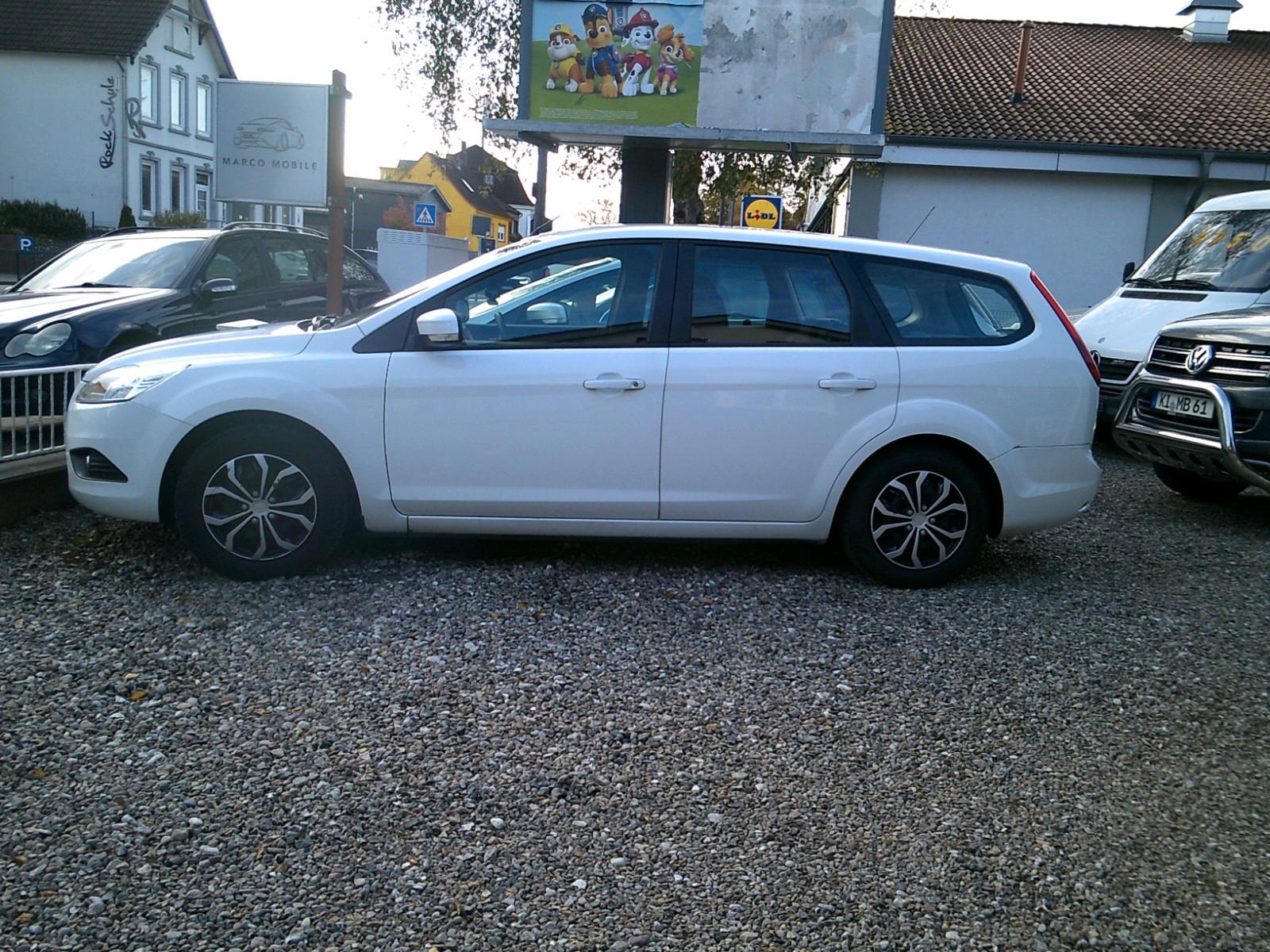Ford Focus 2009 — rear view