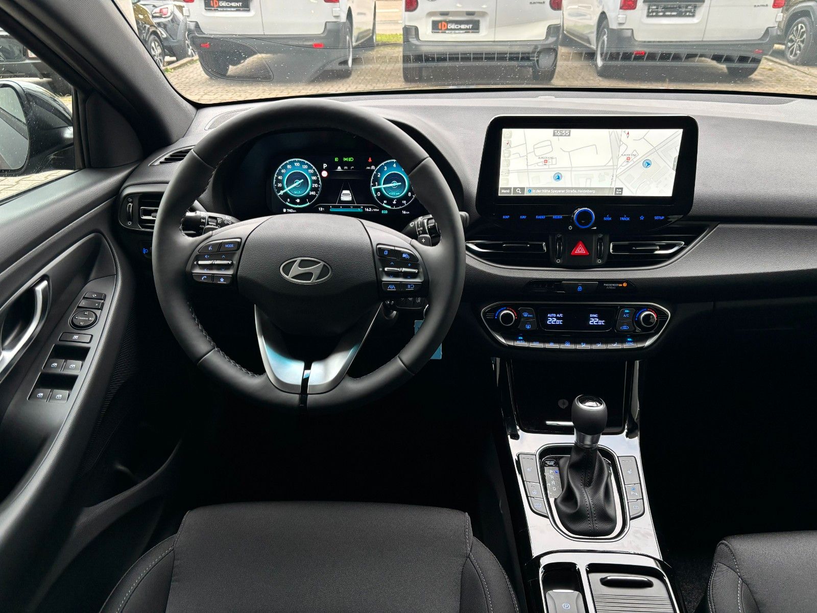 Fahrzeugabbildung Hyundai i30 AVANTAGE DCT 140PS Navi/SHZ/Kamera!