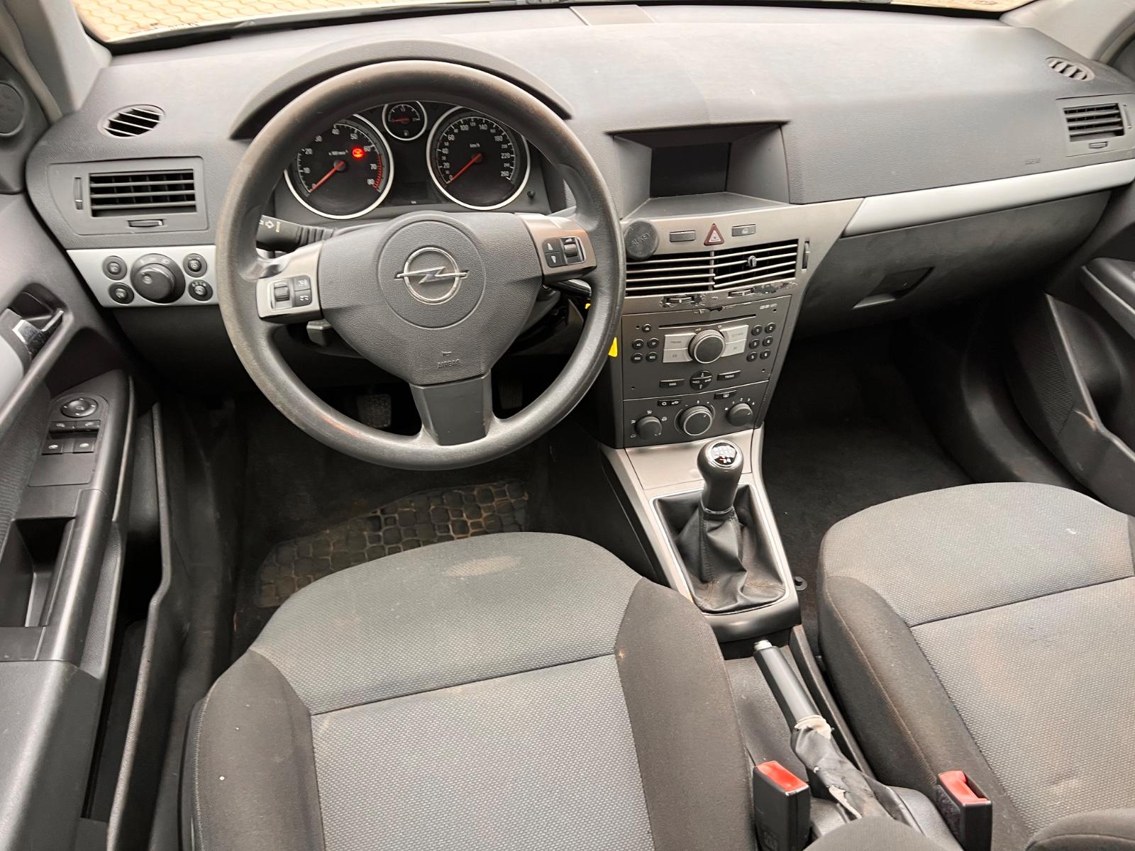 Opel Astra 2005 — photo 16