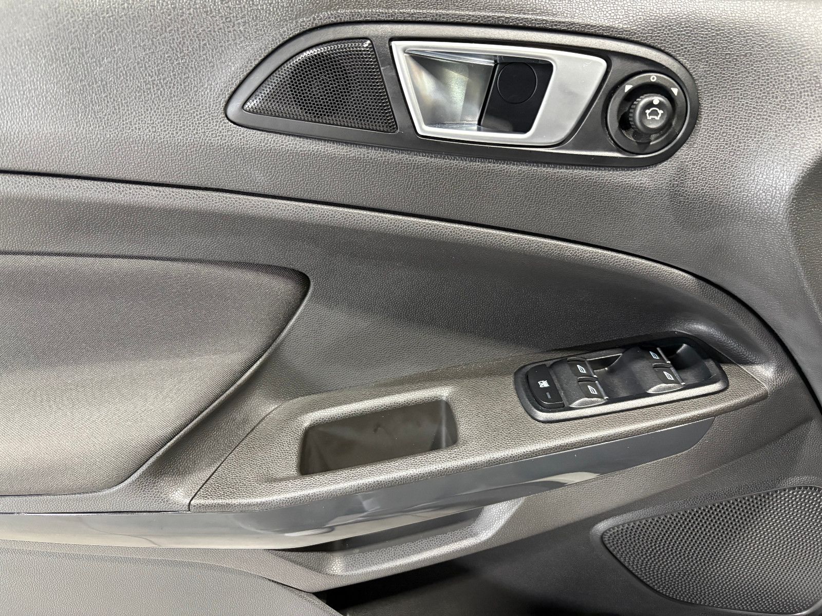 Fahrzeugabbildung Ford EcoSport Trend/8-FACH&SHZ/KLIMA/NAVI/PDC
