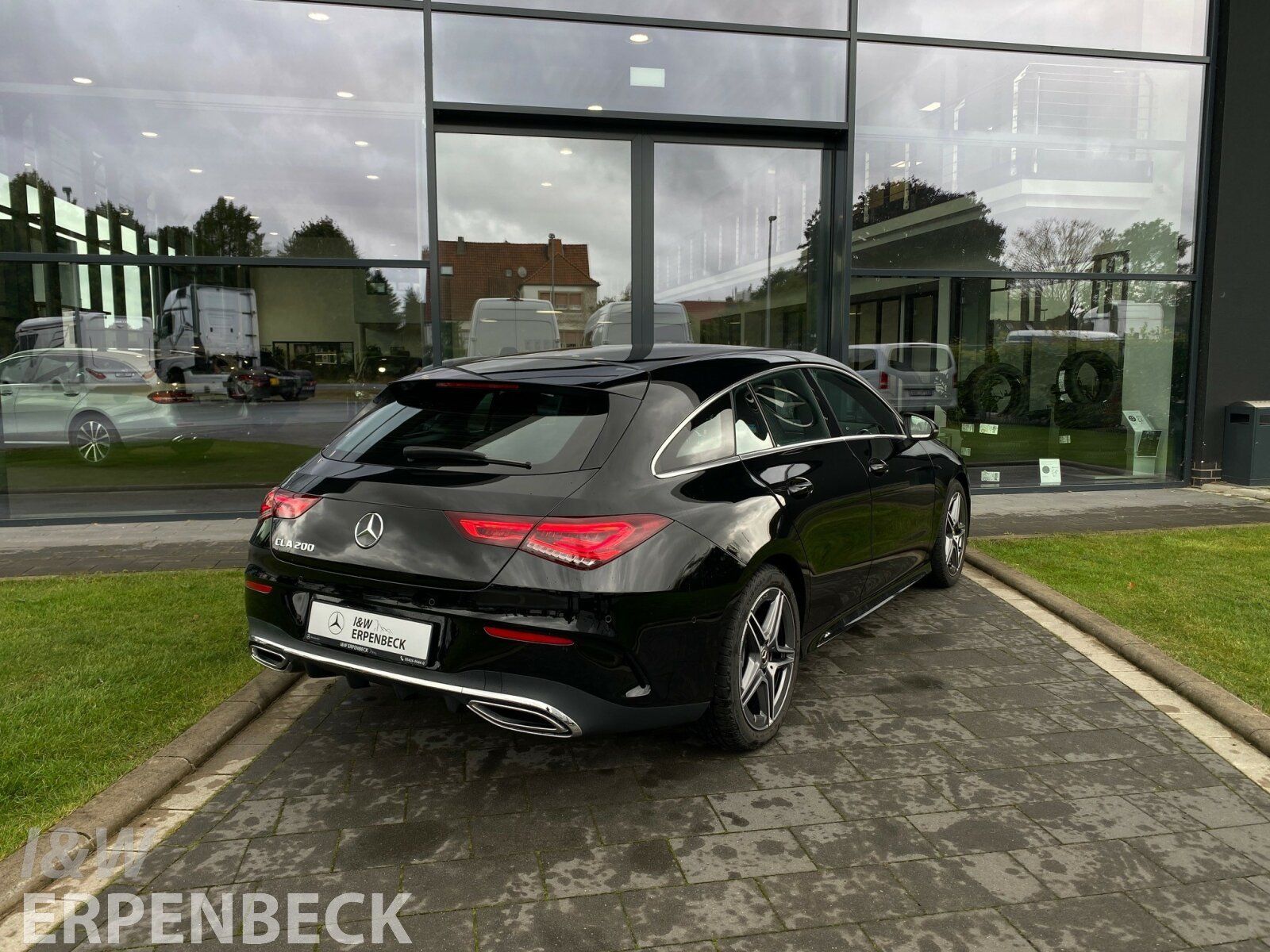 Fahrzeugabbildung Mercedes-Benz CLA 200 SB AMG Distr AHK Kamera EasyPack EDW LED