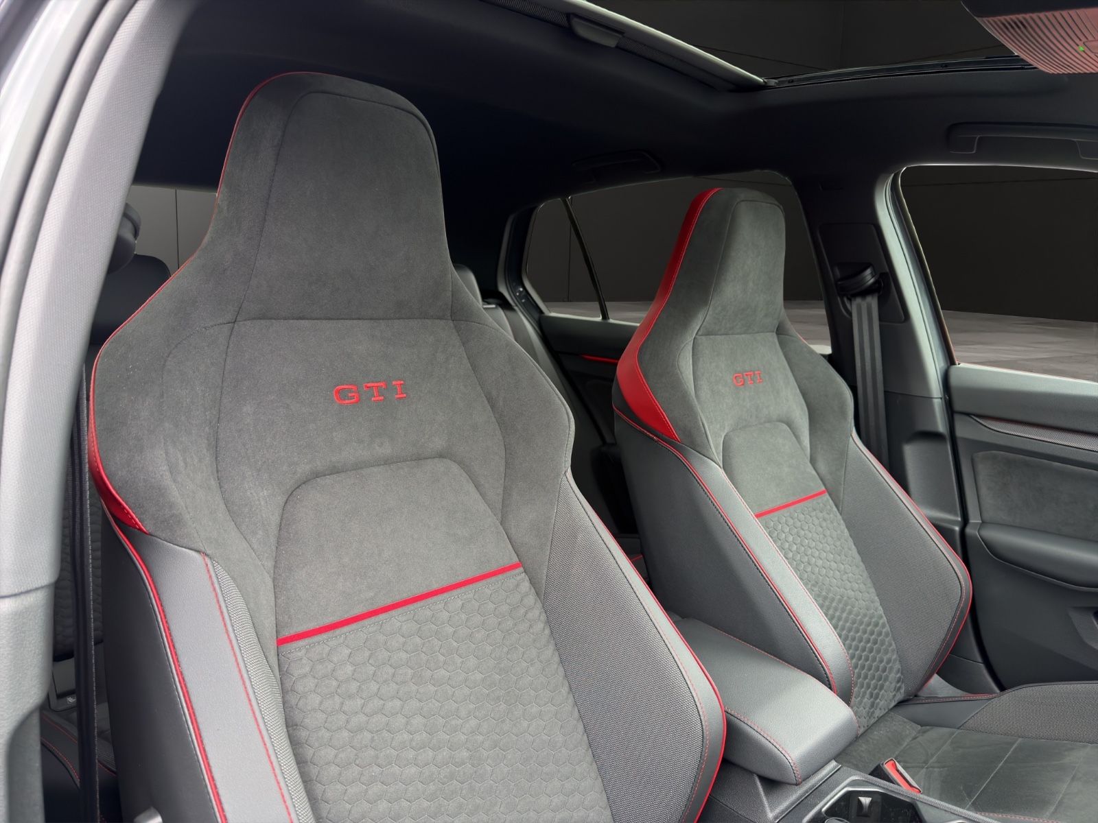 Volkswagen Golf VIII GTI Clubsport *Akrapovic/Panodach/H&K foto 13