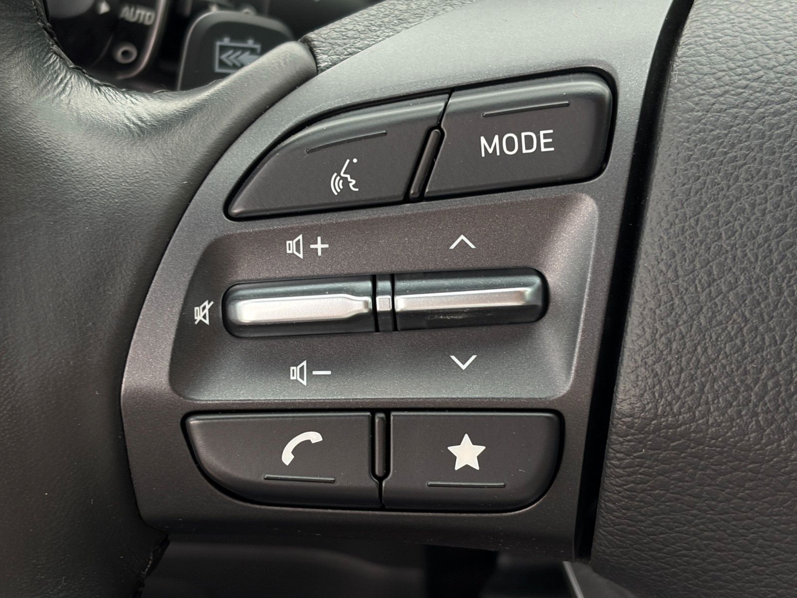 Fahrzeugabbildung Hyundai KONA E Trend 2WD ACC KRELL CarPlay NAV CAM LED