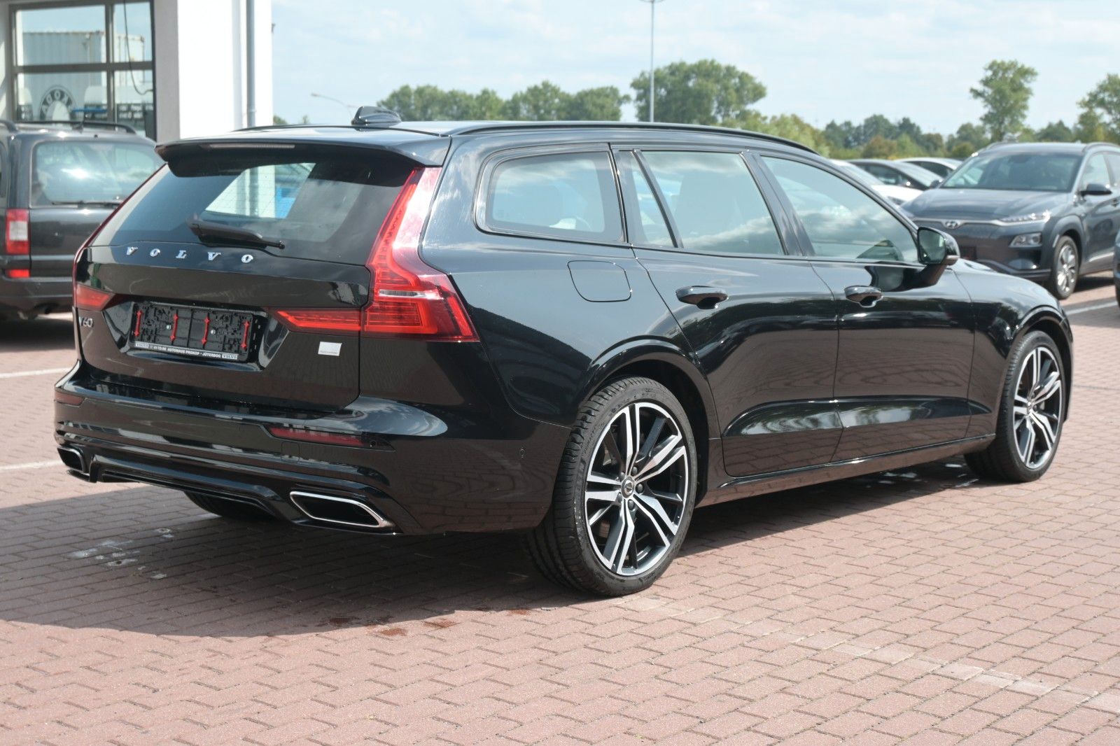 Fahrzeugabbildung Volvo Volvo V60 Recharge T8 AWD R-Design*PANO*360°*H/K