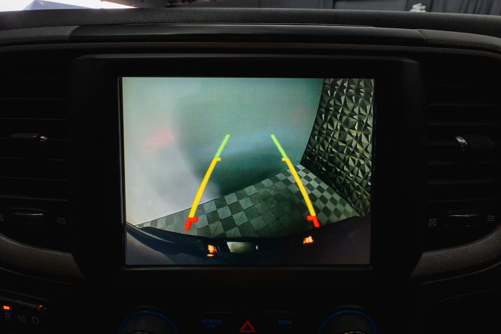 Fahrzeugabbildung Dodge RAM 5.7 V8 HEMI 4x4 OFFROAD Night-Paket *LED*AHK