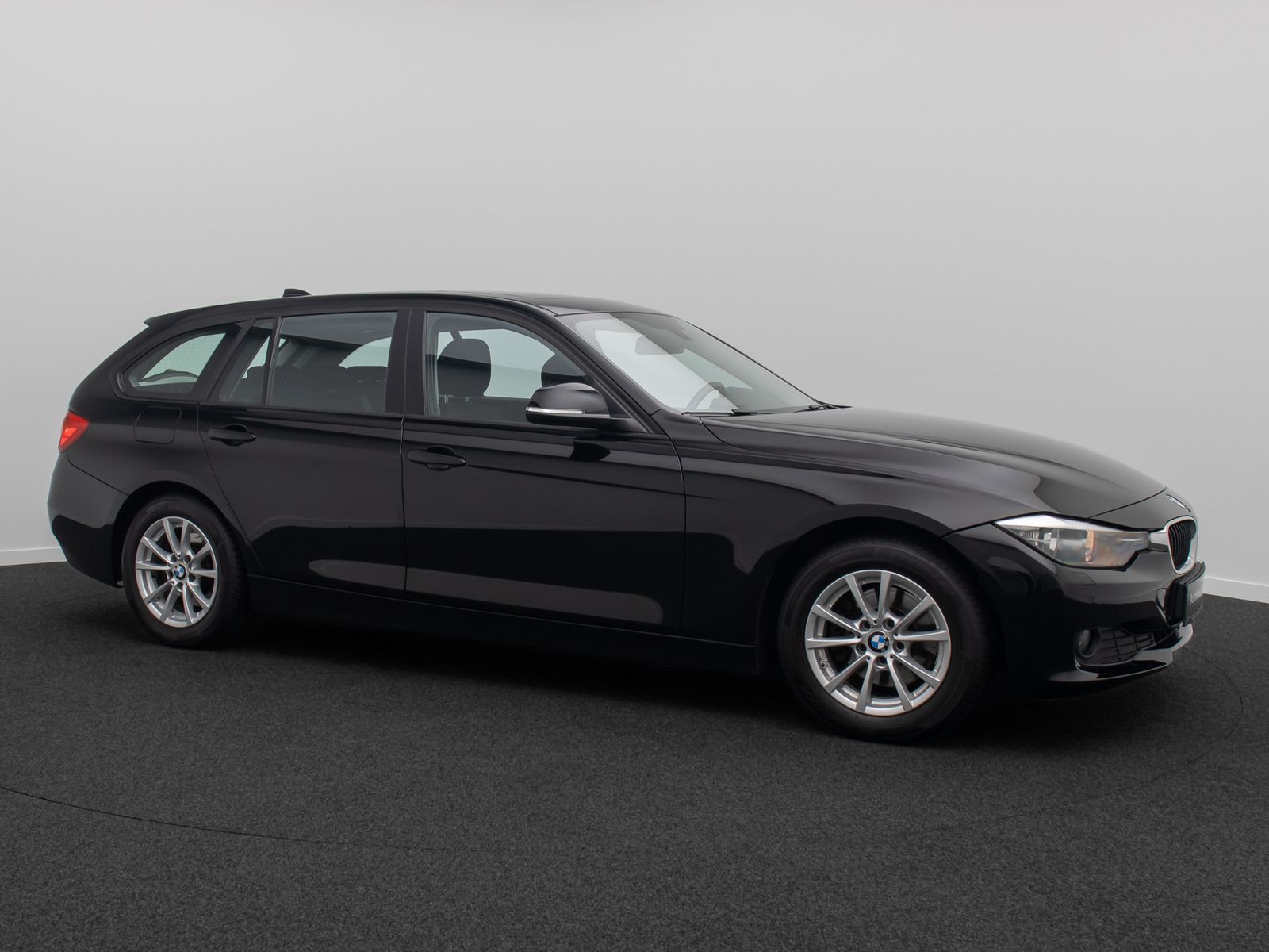 Fahrzeugabbildung BMW 320d PDC Panorama NaviBusiness KlimaAut Regensen