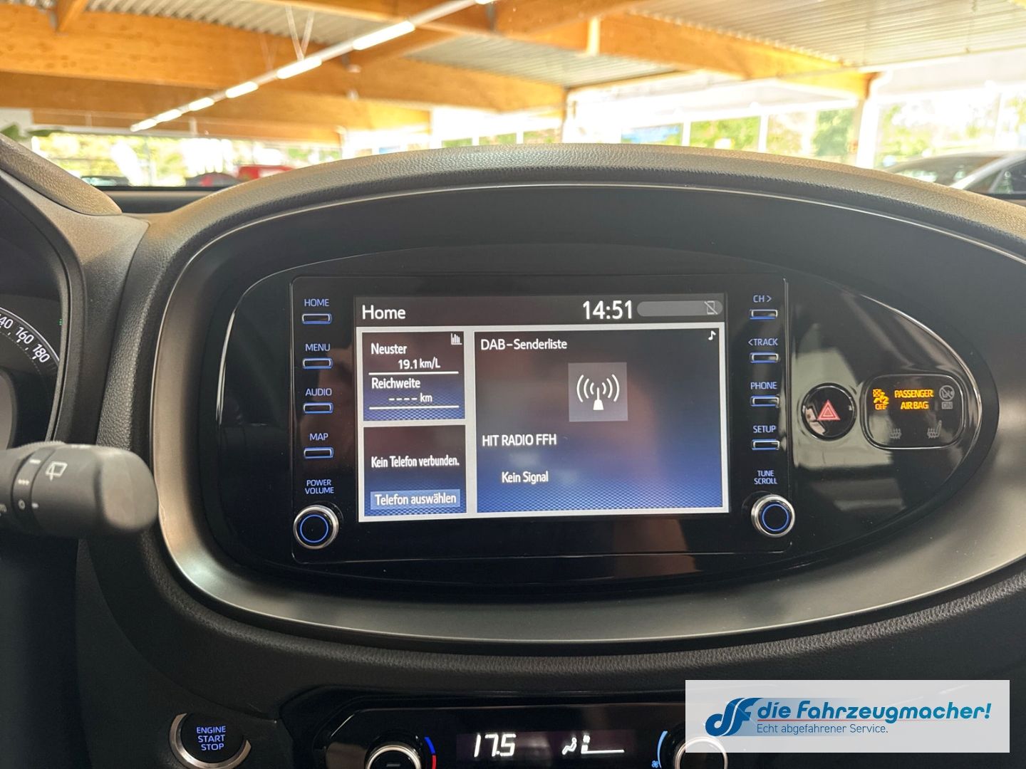 Fahrzeugabbildung Toyota Aygo X Play Apple CarPlay Android Auto Mehrzonen