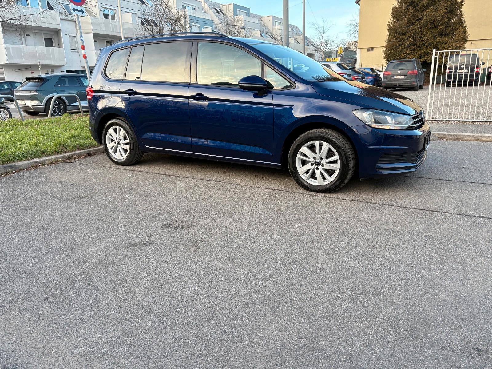 Volkswagen Touran Comfortline 2.0 TDI SCR DSG*ACC*NAVI*AHK*