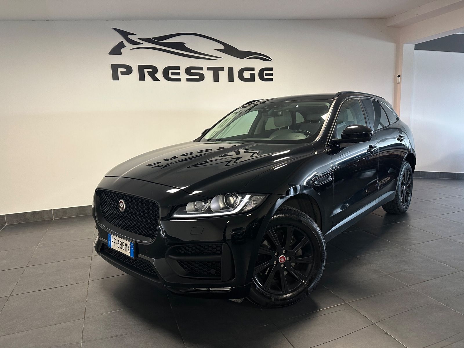 JAGUAR F-Pace