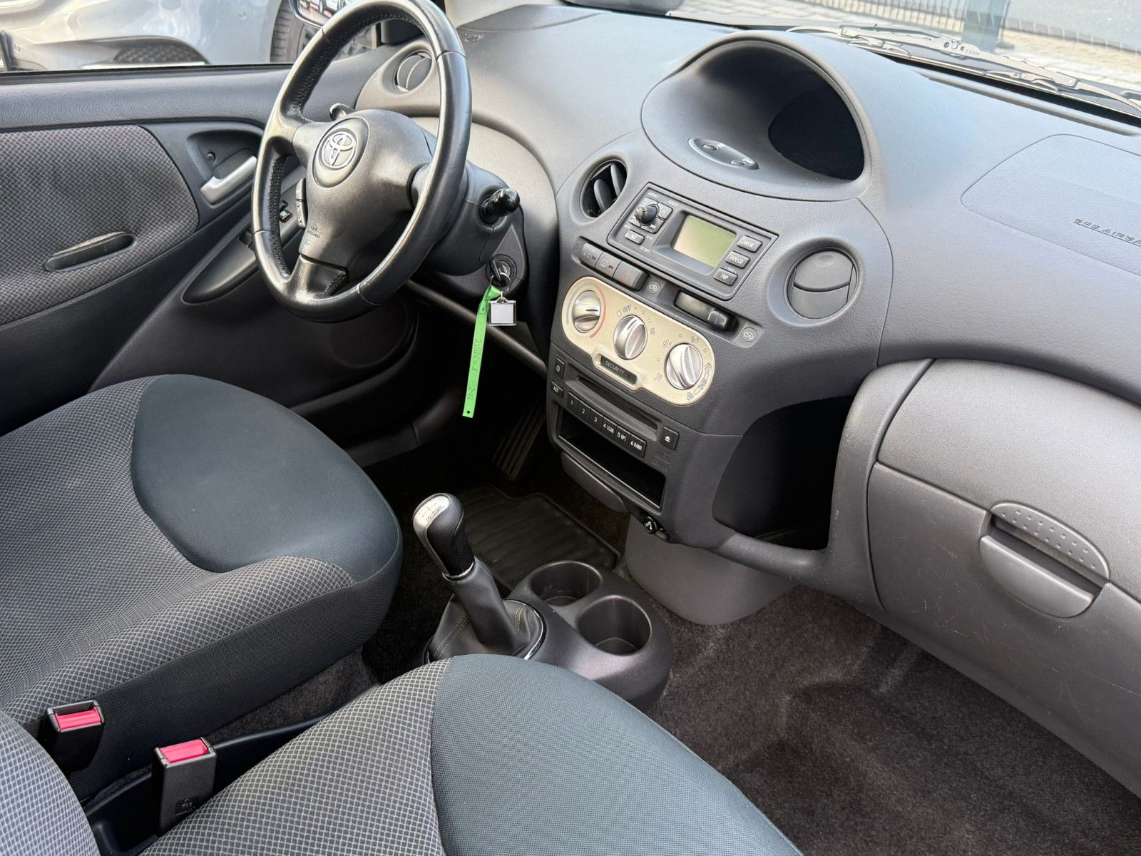 Fahrzeugabbildung Toyota Yaris 1.0 Sol