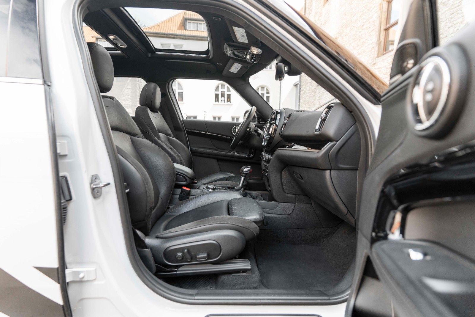 Fahrzeugabbildung MINI Cooper S Countryman ALL4 HUD H&K KAM LED PANO