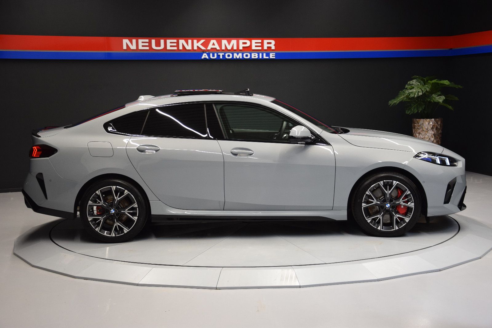 Fahrzeugabbildung BMW 220 i Gran Coupé M Sport Pano H&k Memory Schale