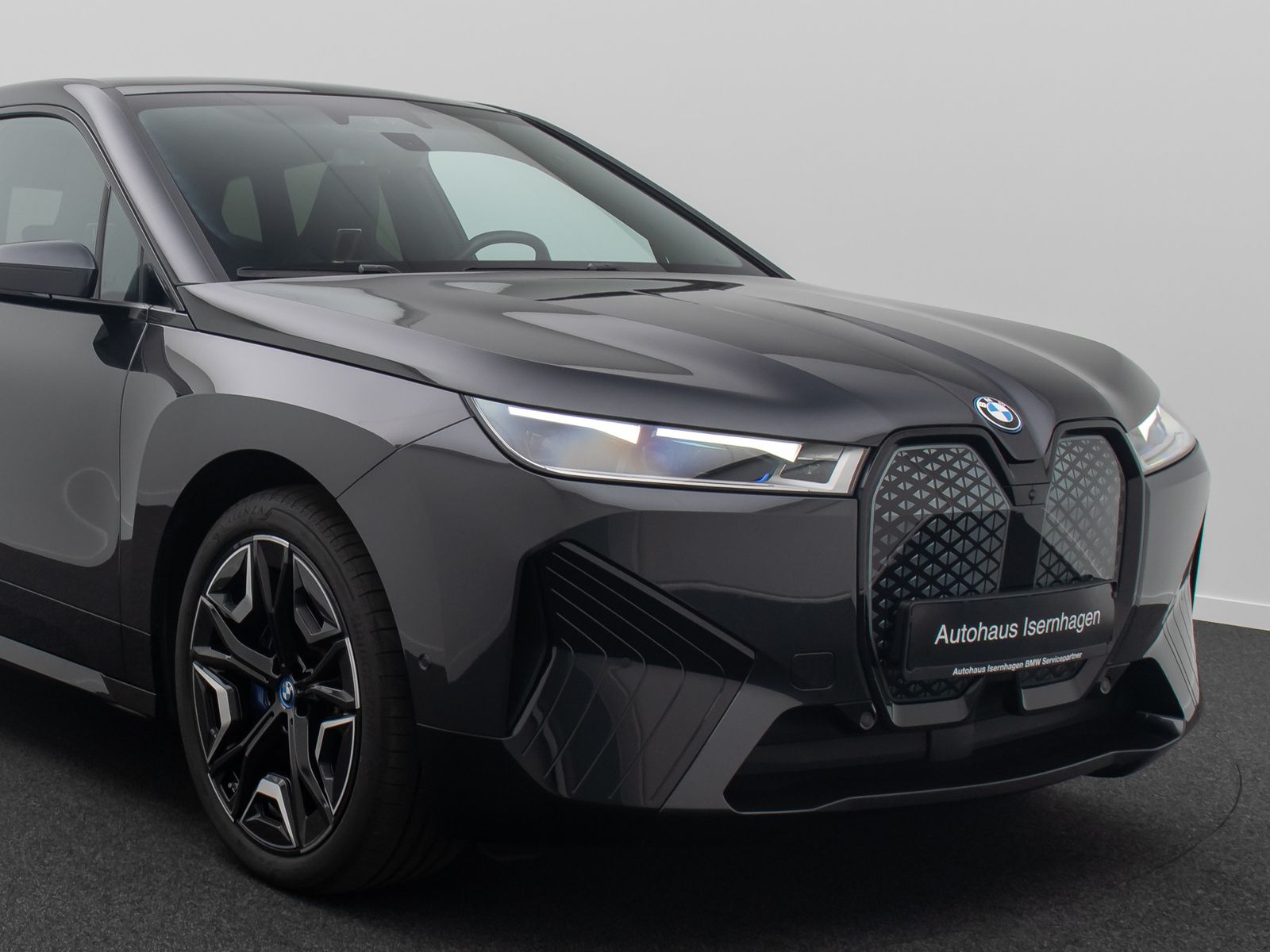 Fahrzeugabbildung BMW iX xD40 Sportpaket DAB SkyLounge 360° AHK 22Zoll