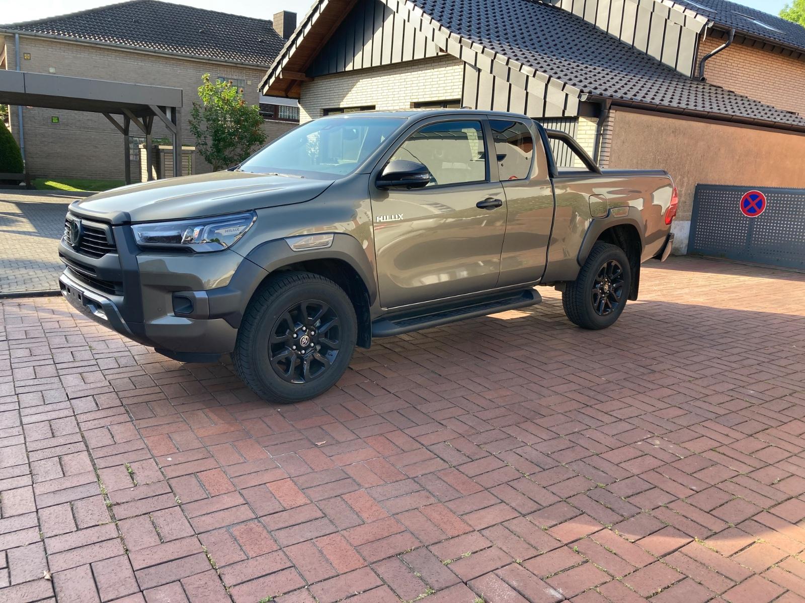 Toyota Hilux 2,8 Extra Cab,Automatik,INVINCIBLE,360°