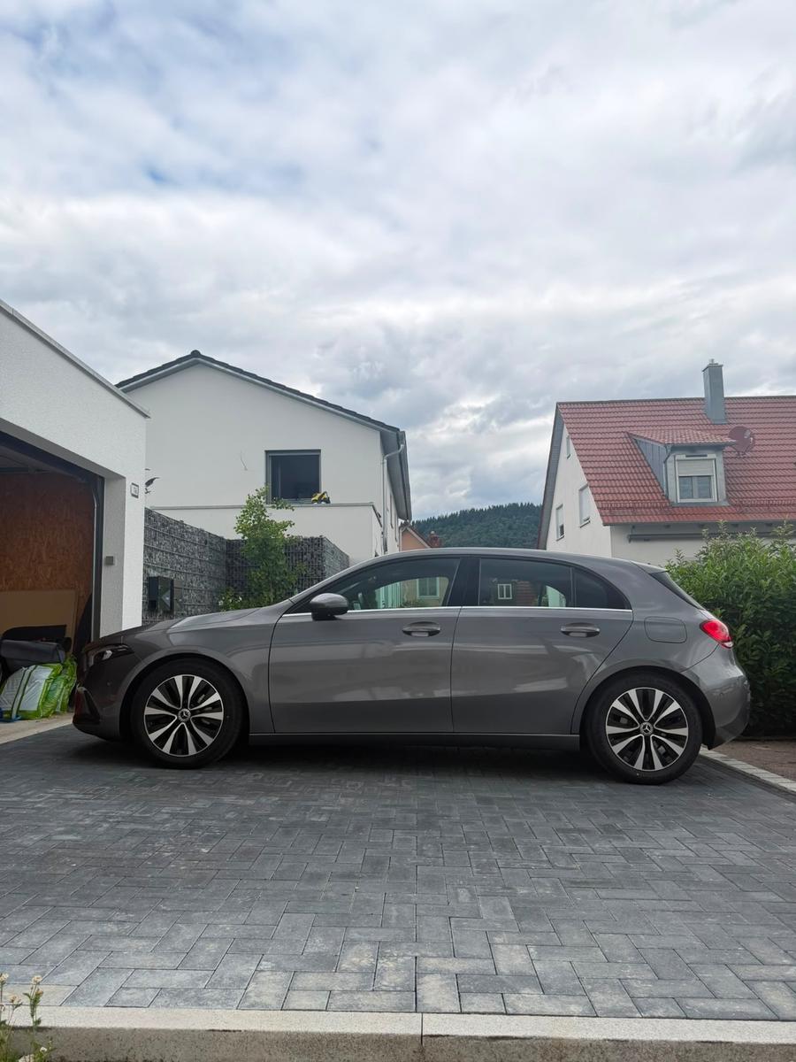 Mercedes-Benz A-Class Top gepflegt, Automatik, Neuer Service & Reifen, миниатюра 3