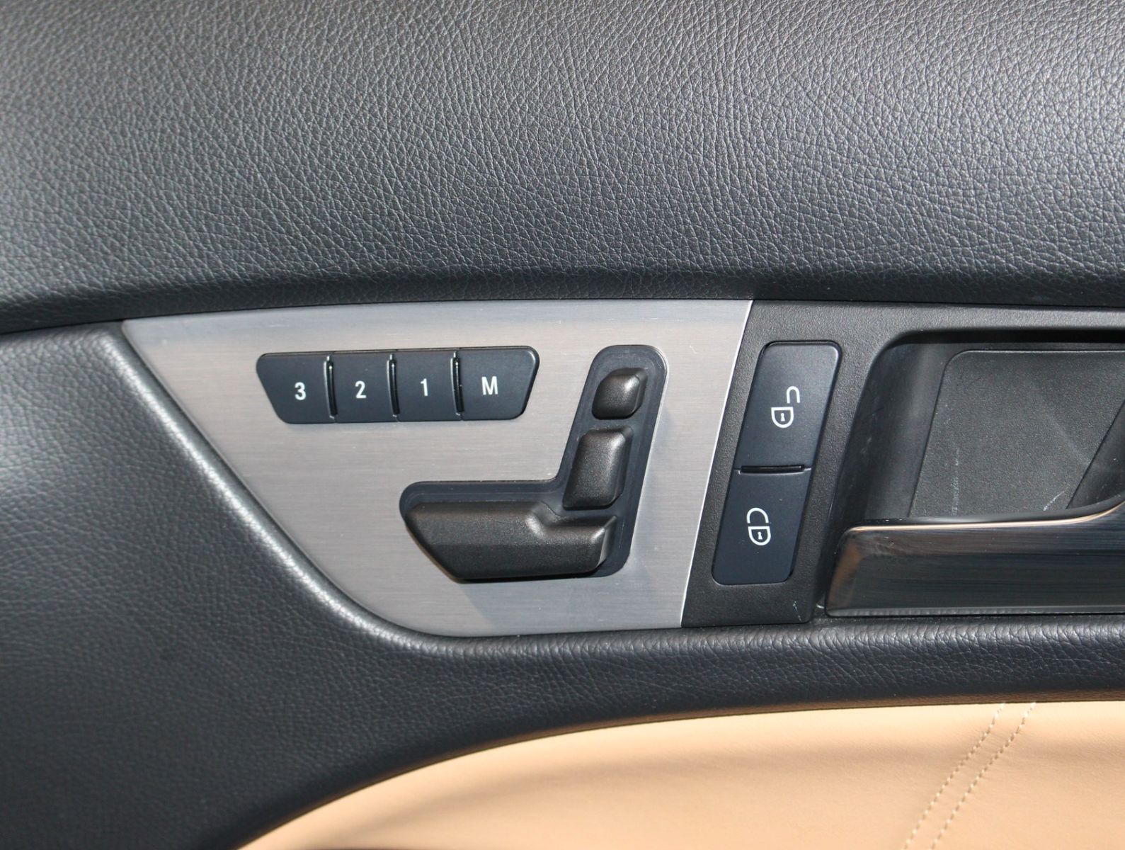 Fahrzeugabbildung Mercedes-Benz C 63 AMG Coupé *1.Hand*MB Scheckheft*Pano*MWST