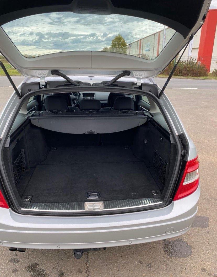 Mercedes-Benz C180 2010 — photo 12