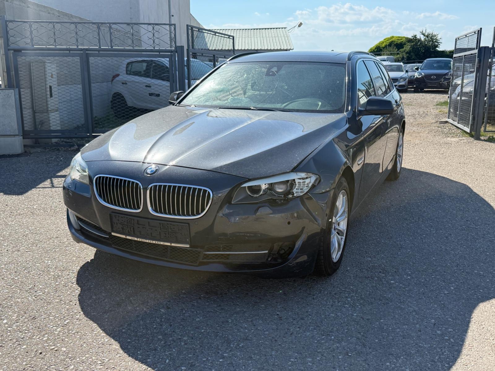BMW 530d xDrive Touring PANORAMA