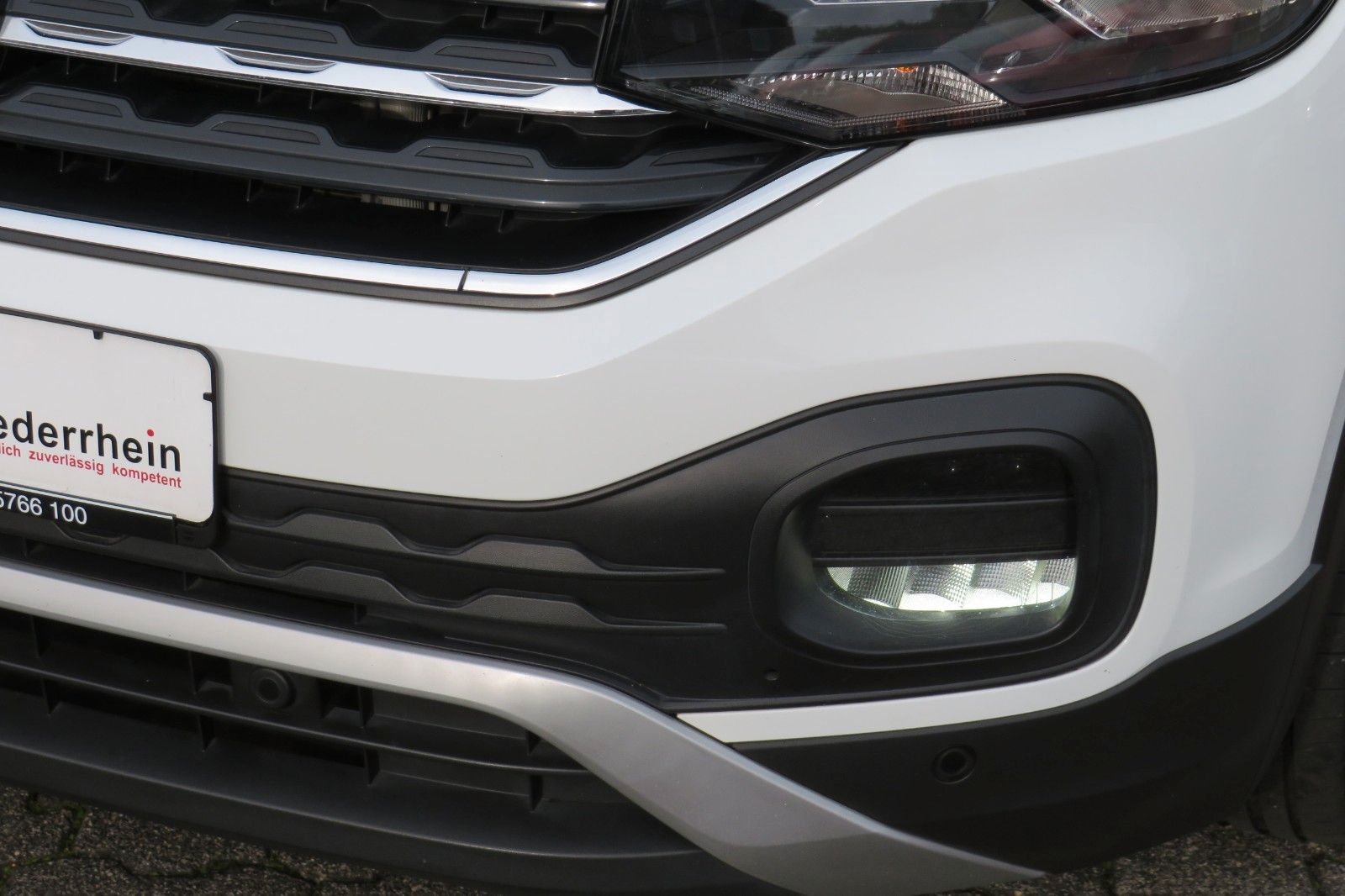 Fahrzeugabbildung Volkswagen T-Cross Life DSG PDC TELVOR SITZH. 1H.