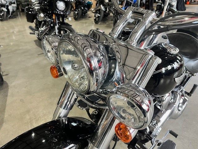 Fahrzeugabbildung Harley-Davidson FLSTNI Softail Deluxe Custom 96cui Twin Cam