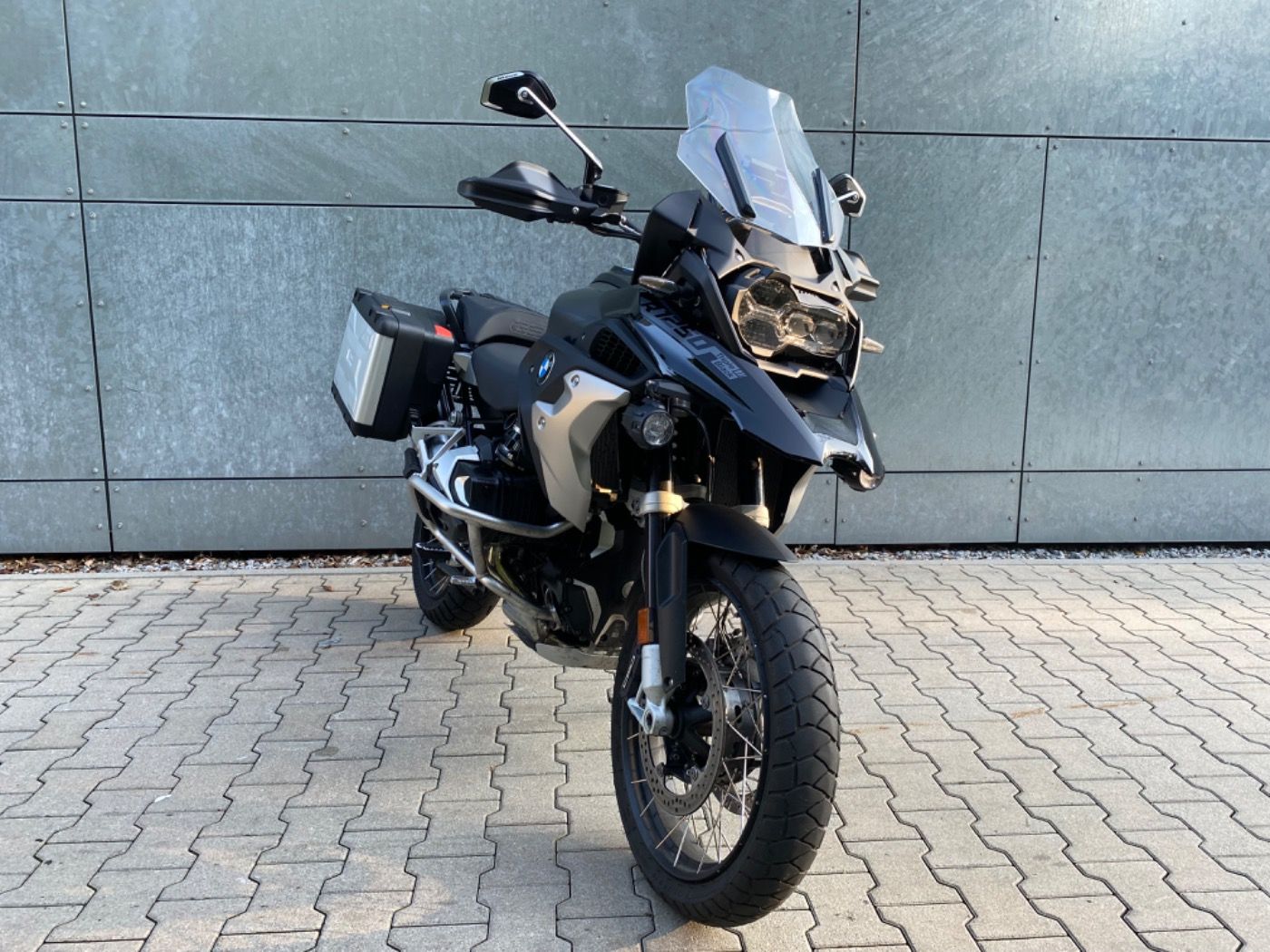 Fahrzeugabbildung BMW R 1250 GS Triple Black Frästeile Seitenkoffer