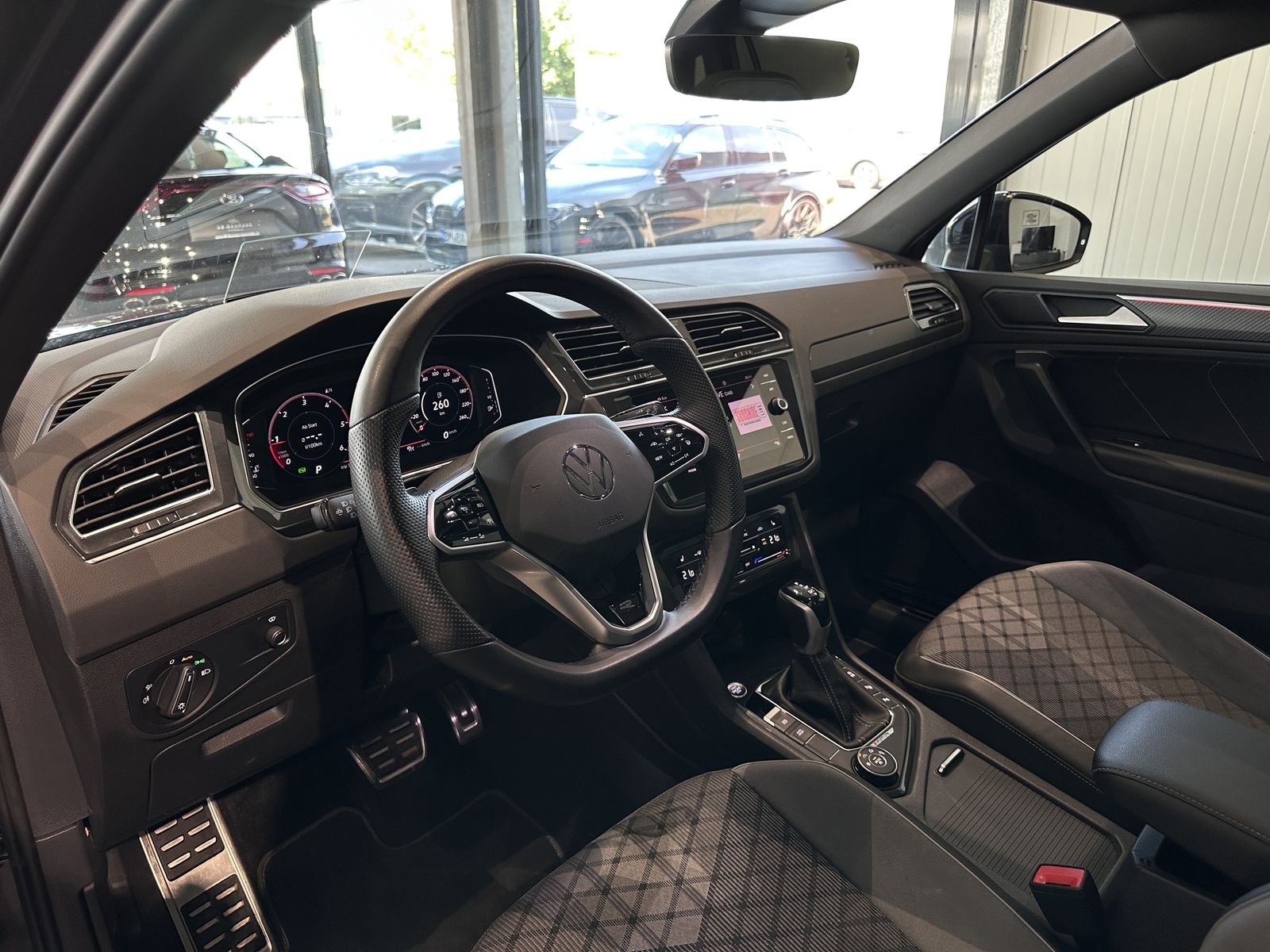Volkswagen Tiguan R-Line 4M PANO HUD AHK RFK LED DAB foto 4