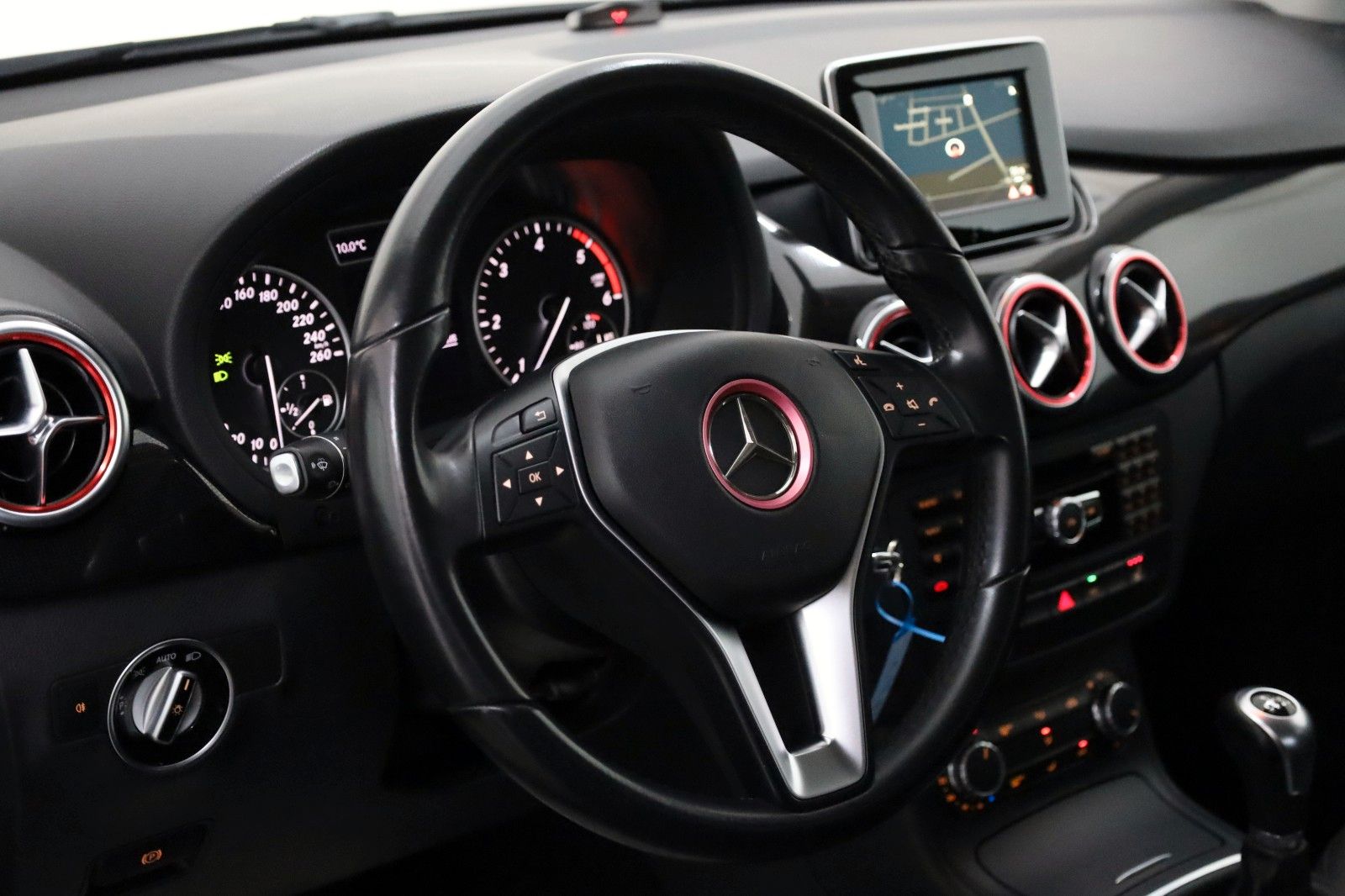 Fahrzeugabbildung Mercedes-Benz B 180d Navi,Bi-Xenon,SH,PDC vo.+hi.