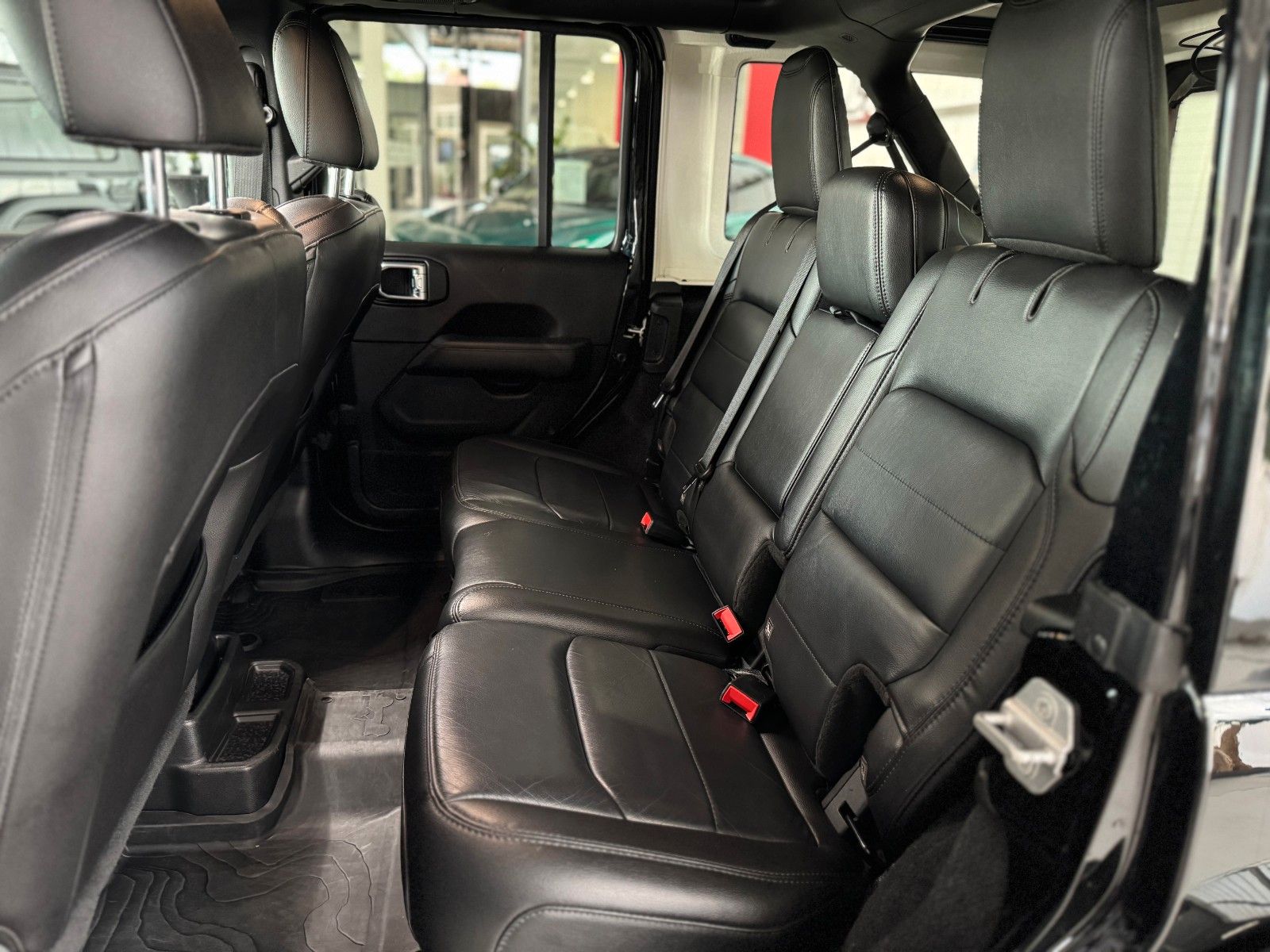 Fahrzeugabbildung Jeep Wrangler Unlimited 2.0 T-GDI Night Eagle Sky One