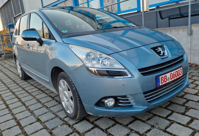 Peugeot 5008/GARANTIE/7-SITZE/TÜV 06.26/PANO/AHK