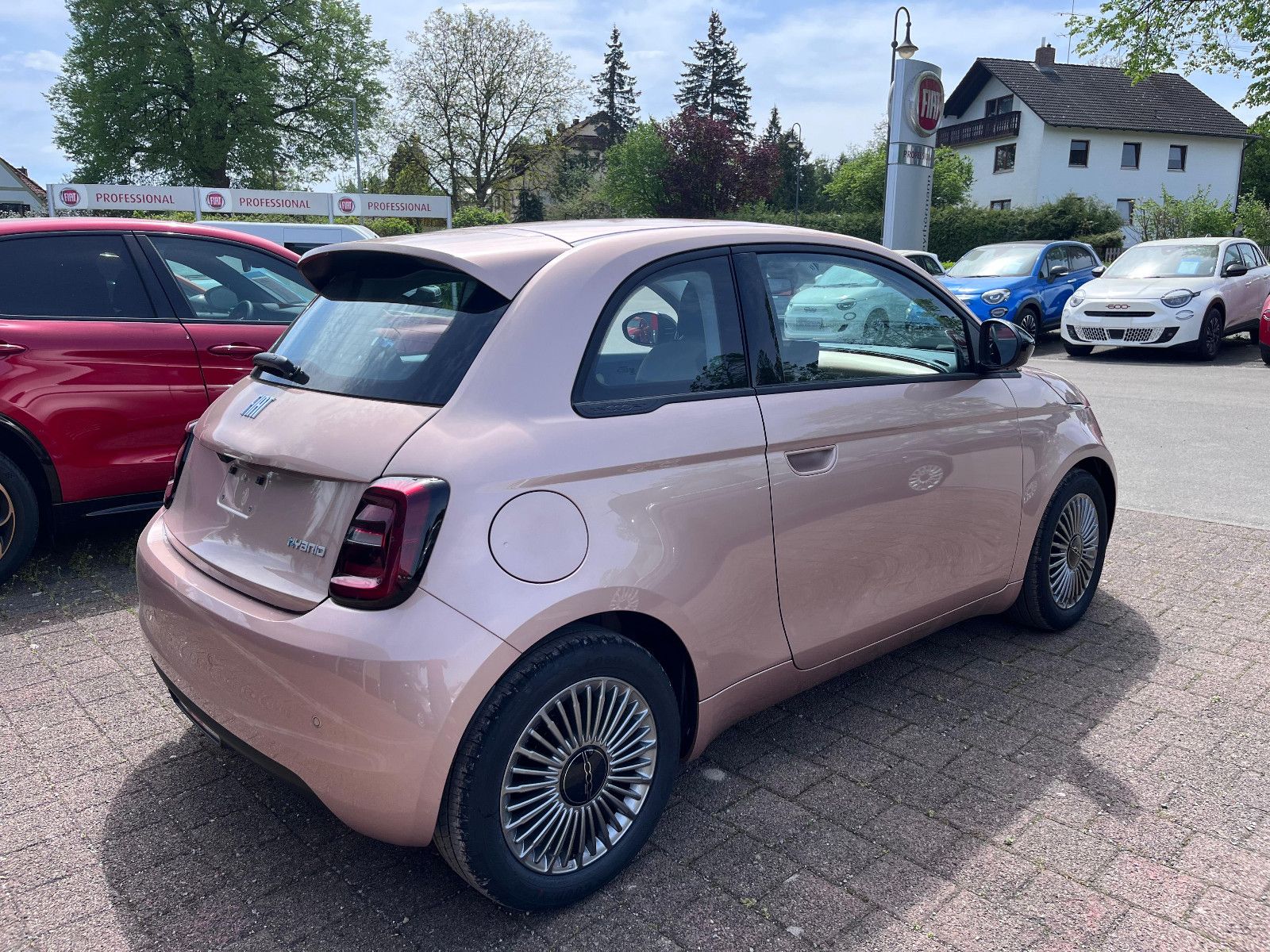 Fahrzeugabbildung Fiat 500 1.0 Hybrid FireFly 48 kW Icon