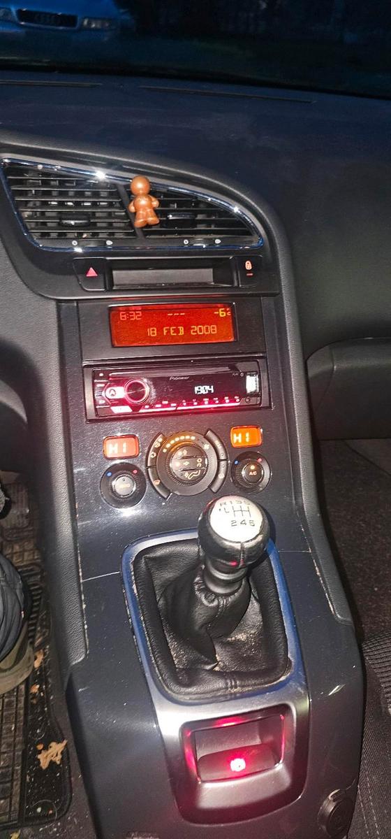 Peugeot 5008 2010 — photo 8