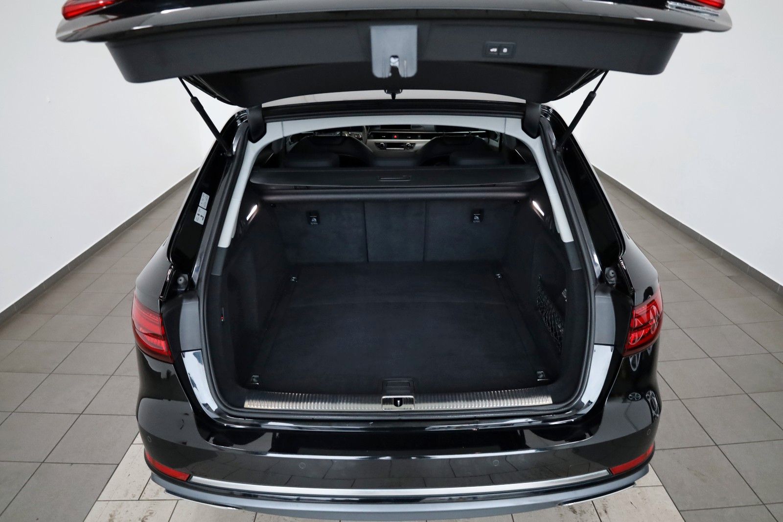 Fahrzeugabbildung Audi A4 Avant 40TDI quattro sport T.Leder,Navi,LED,SH