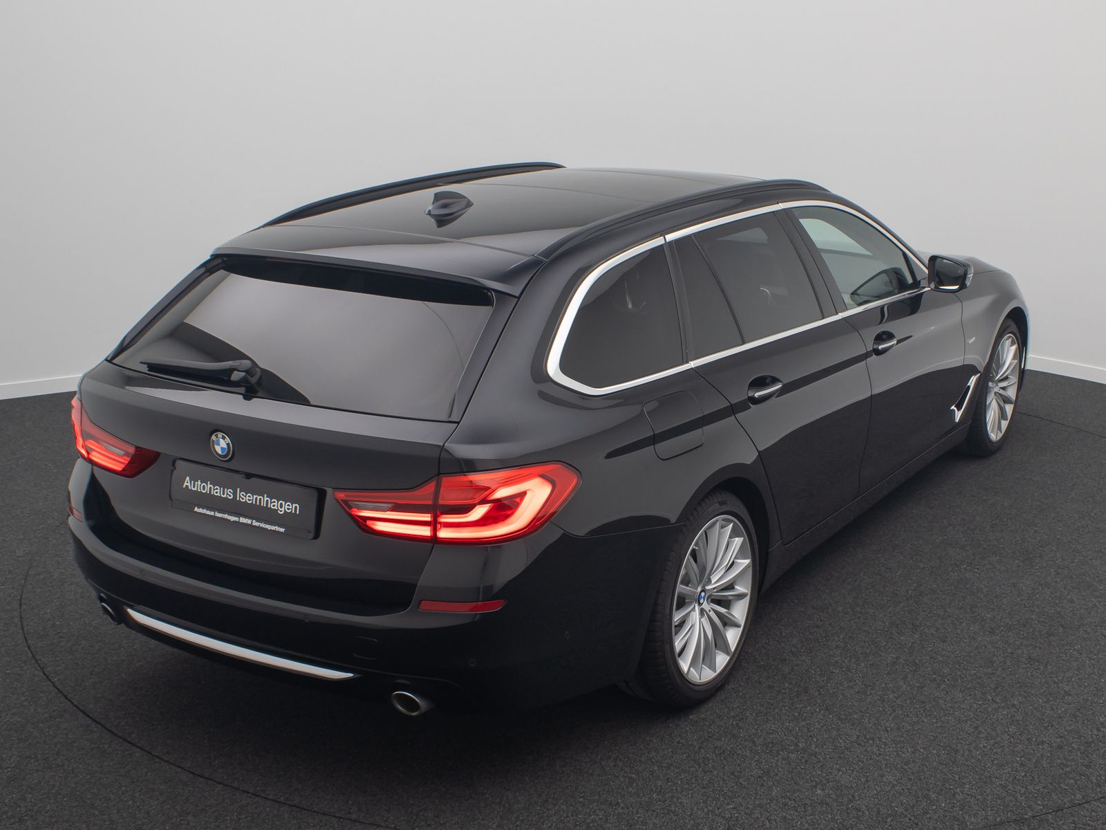 Fahrzeugabbildung BMW 520d Luxury Line Panorama HUD DAB DispKey 19Zoll