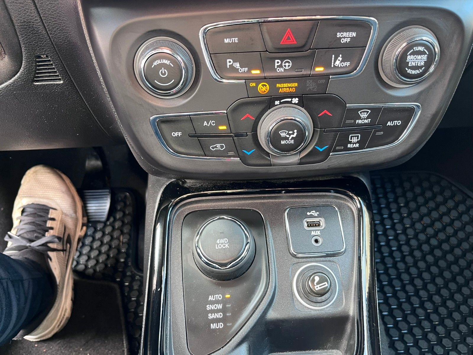 Fahrzeugabbildung Jeep Compass Limited 4WD