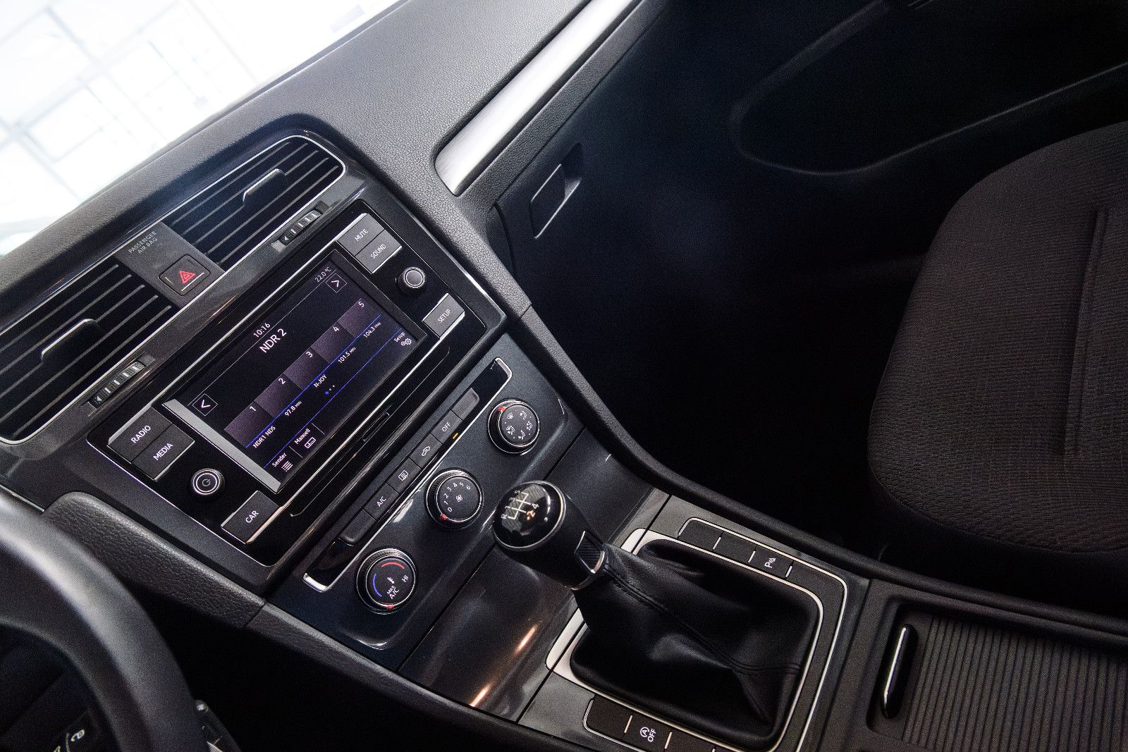 Fahrzeugabbildung Volkswagen Golf VII1.0l TSI Comfortline + GJR + Klima